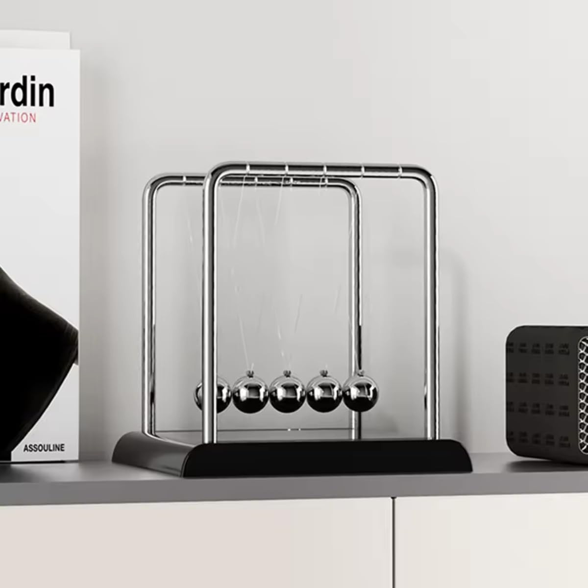 Pêndulo de Newton Decorativo Premium 13,5 cm | Movimento Perpétuo para Escritório e Decoração Moderna