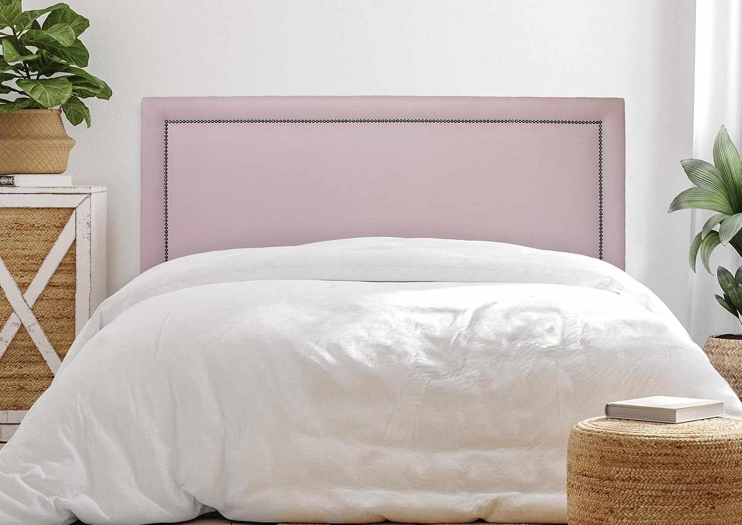 Cabeceira Casal Reta Luxo 140x60 em Courino Rosa com Tachas Fumê - Modernidade e Sofisticação para seu Quarto