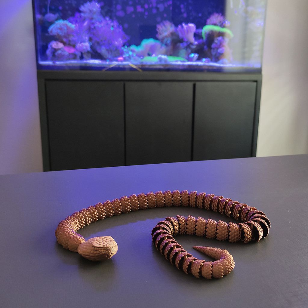 Cobra Articulada Boca Abre 55cm – Decoração Geek em 3D