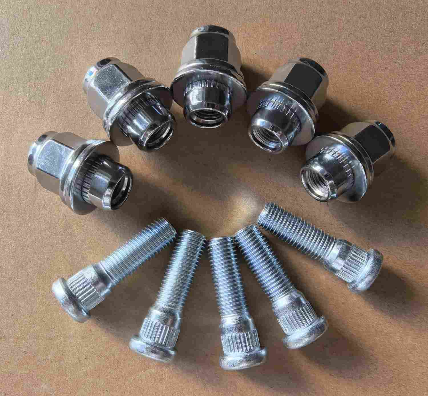 Kit 5 Pinos de Roda Traseira M12x1.5mm (44.5mm) + Porcas - Toyota Hiace, Hilux, L200 e Mais