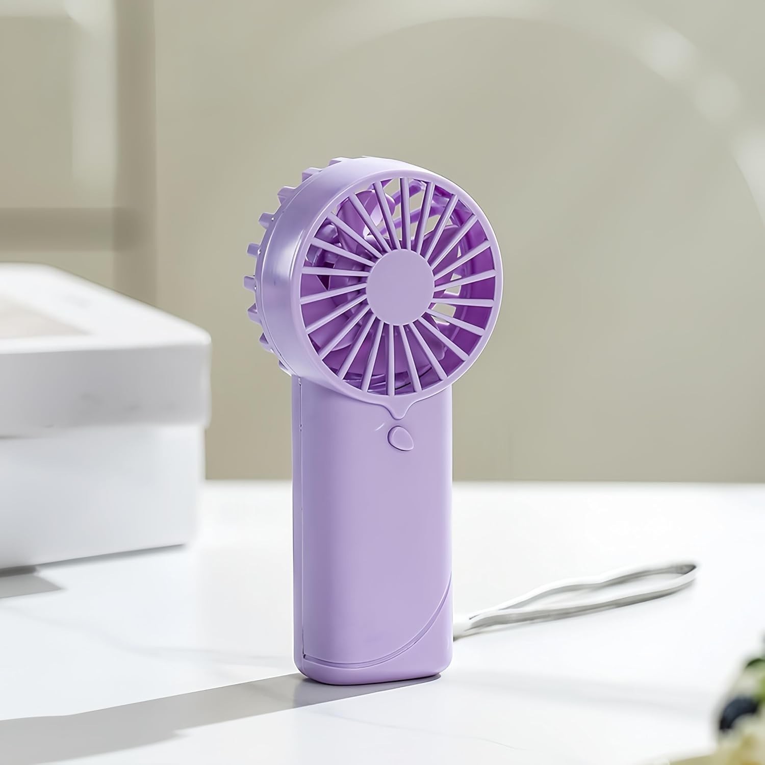 Mini Ventilador Portátil de Viagem com Cordão - Leve, Silencioso e Ideal para Uso Interno e Externo