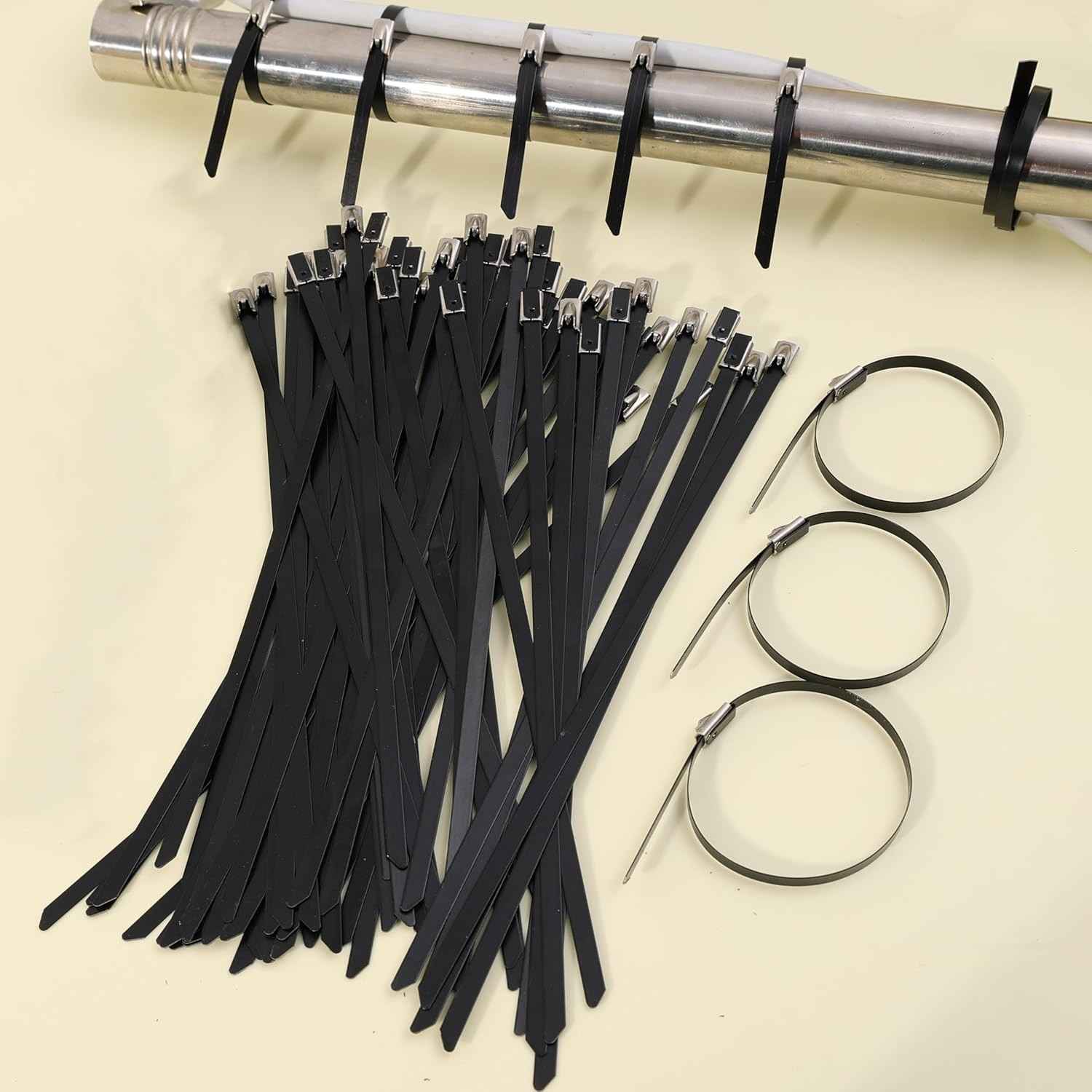 Abraçadeiras Metálicas Pretas 20cm: Organização Robusta e Durável para Casa e Trabalho