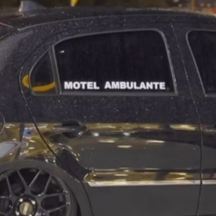 Adesivo Motel Ambulante 30 cm para Carro, Moto e Caminhão – Transforme Sua Viagem em Romance