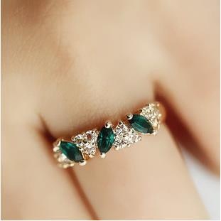 Anel Esmeralda & Diamantes: Brilho Fashion!