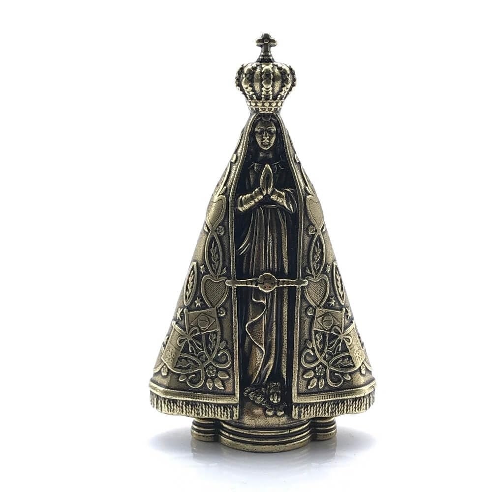 Adorno Nossa Senhora Aparecida em Metal Dourado 9cm - Decoração Sagrada com Detalhes Finais