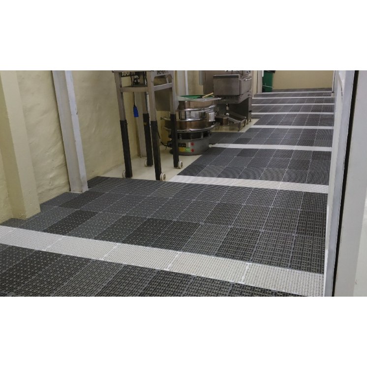 Piso Plástico 25x50x5,0 Preto: Resistente, Prático e Ideal para Várias Aplicações