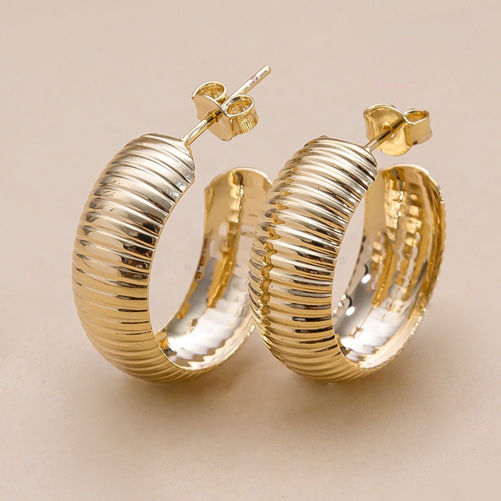 Argola Pequena com Banho Ouro 18k - Elegância que Brilha