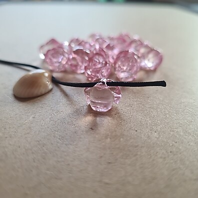 Flor em Acrílico 12mm com Furo Passante – 20 Unidades para Artesanato