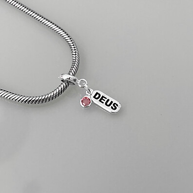 Berloque Deus Rosa: Fé e Elegância em Prata