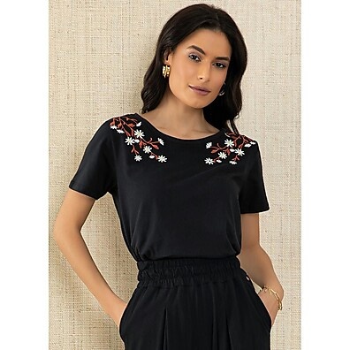 Blusa Bordada Quintess: Floral e Elegância
