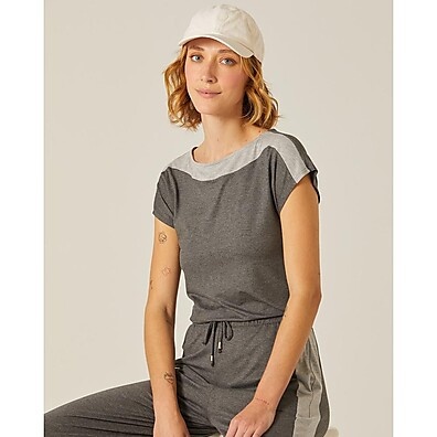 Blusa Feminina Decote Canoa em Viscose Stretch: Conforto e Versatilidade