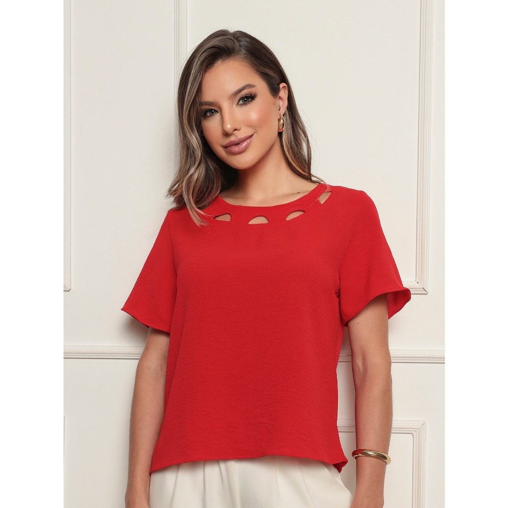 Blusa Feminina Manga Curta Gola Redonda com Furos para o Verão