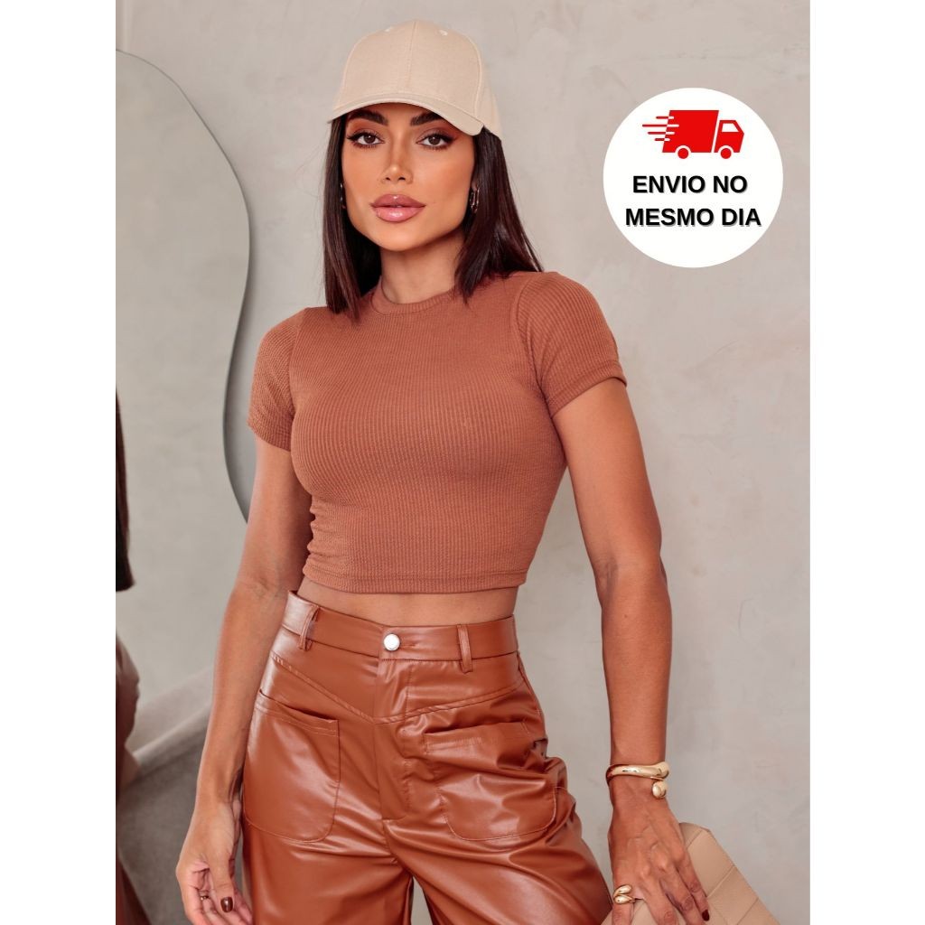 Blusinha Cropped Manga Curta Ana Ruga: Glamour e Conforto