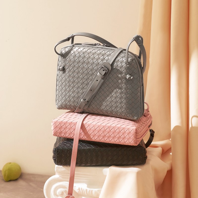 Bolsa de Couro Genuíno: Estilo Clássico e Maciez