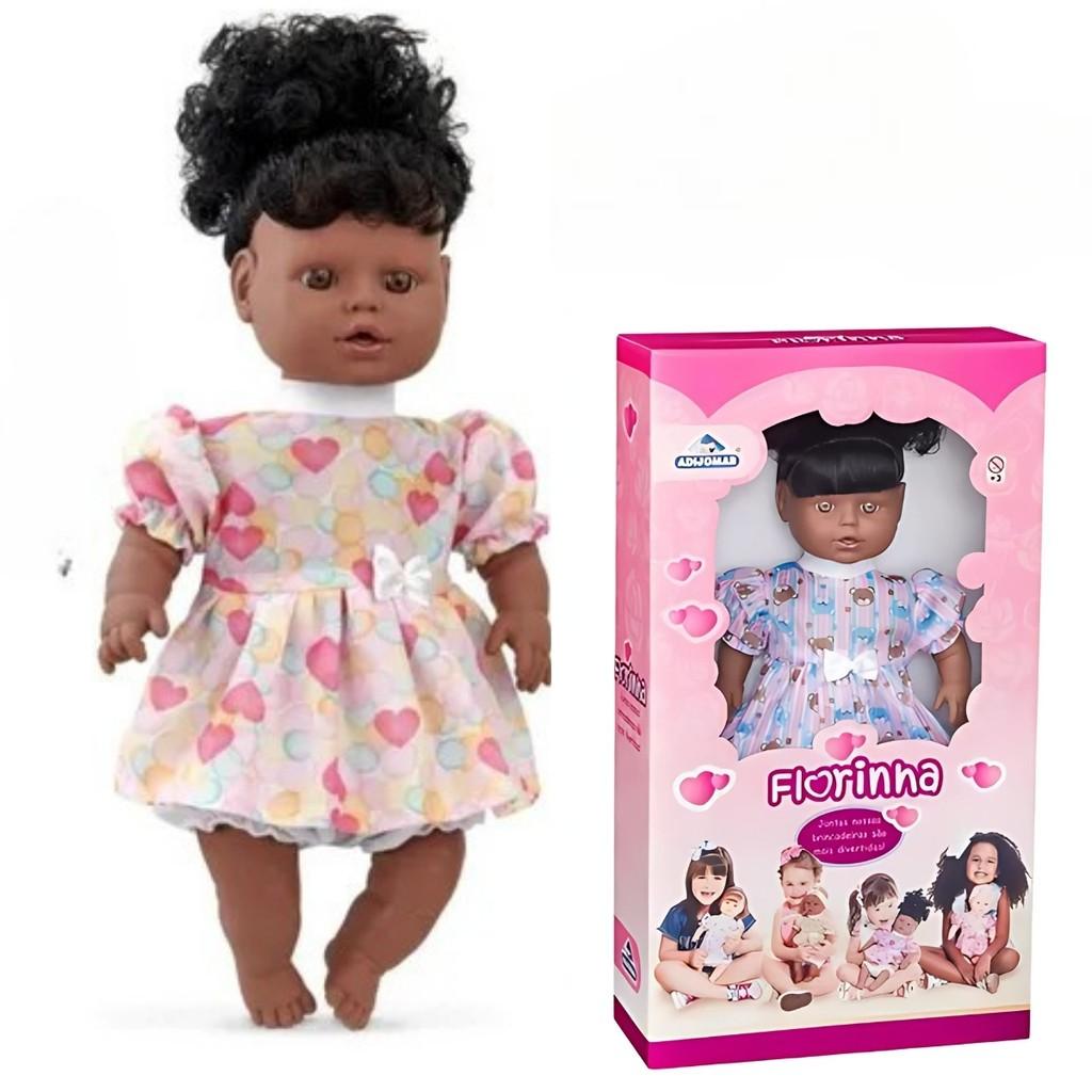 Boneca Florinha Negra: Cabelo Cacheado e Encanto!