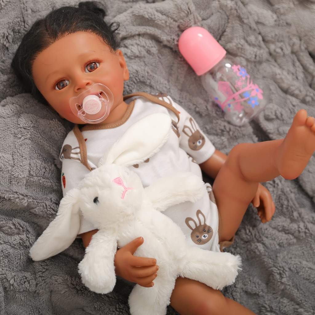 Boneca Reborn Negra 55cm: Realismo e Carinho!
