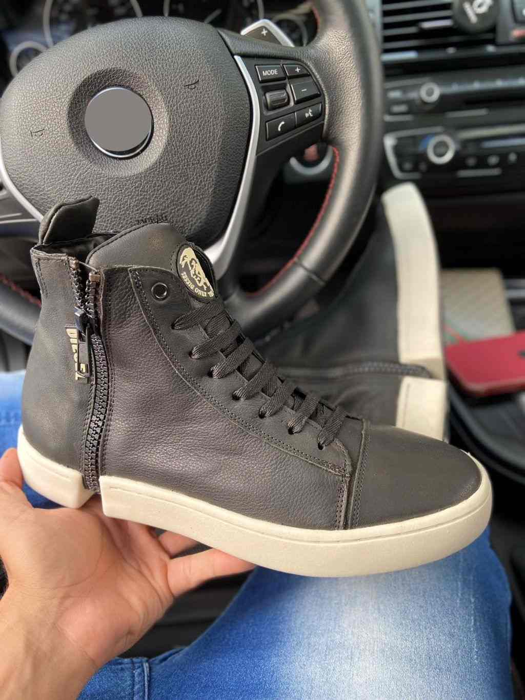 Botinha Cano Alto de Couro Legítimo: Estilo e Conforto