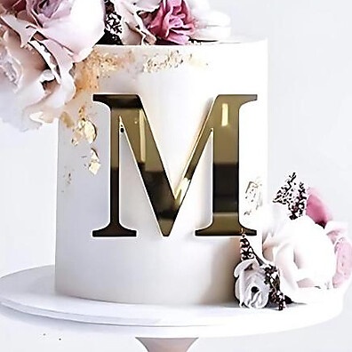 Letras em Acrílico Dourado: Personalize com Brilho!