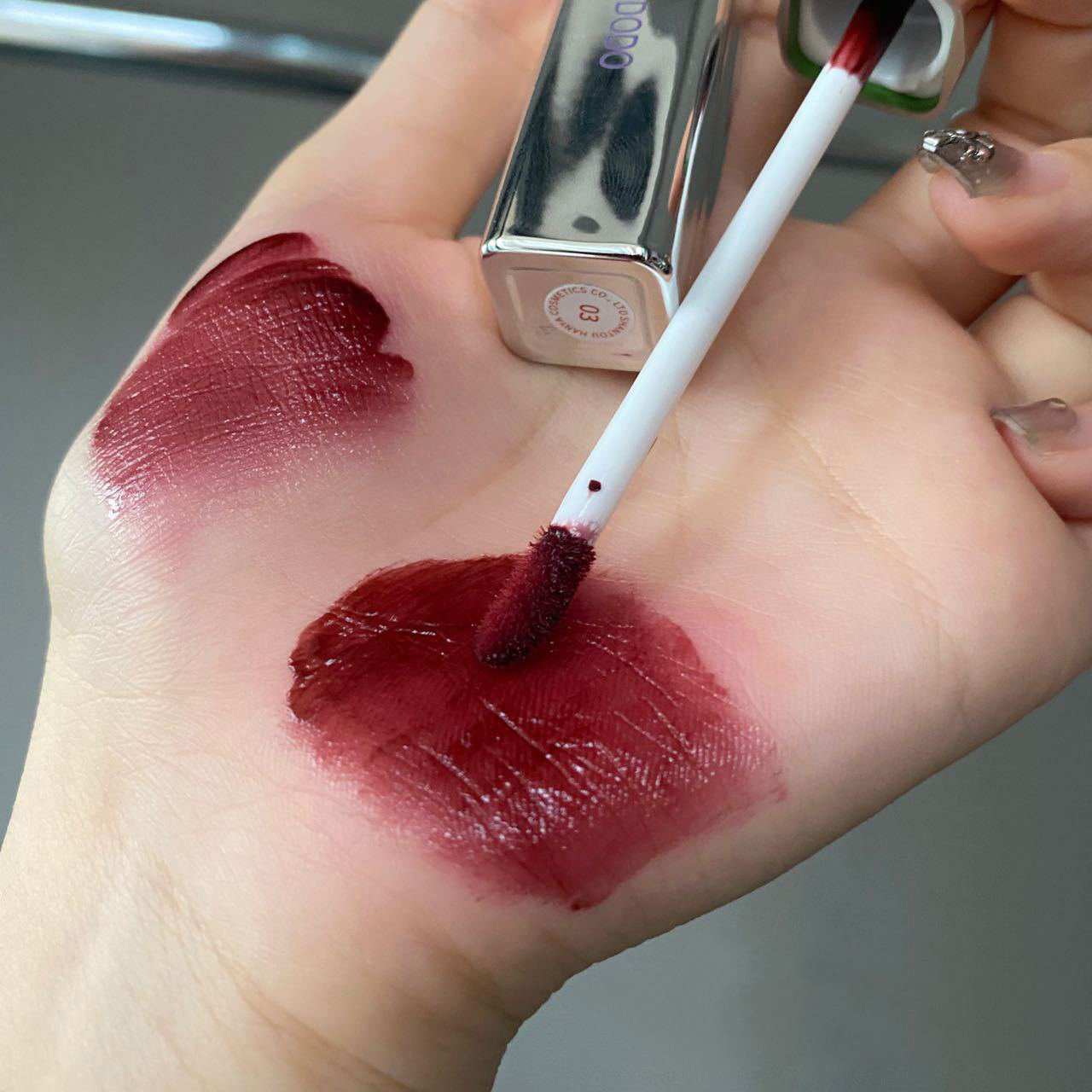 Brilho Labial Espelhado: Hidratação e Brilho Intenso por até 12 Horas