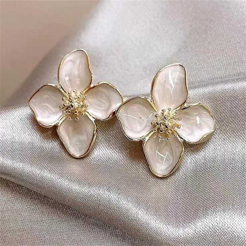 Brincos Doce Elegante: Charme e Estilo