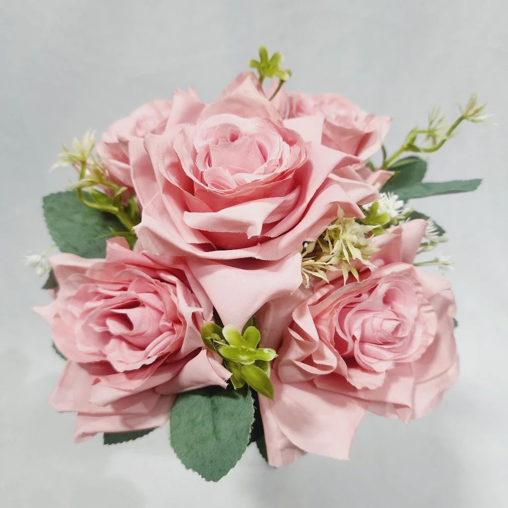 Buque de Rosas: Elegância e Beleza para Sua Decoração
