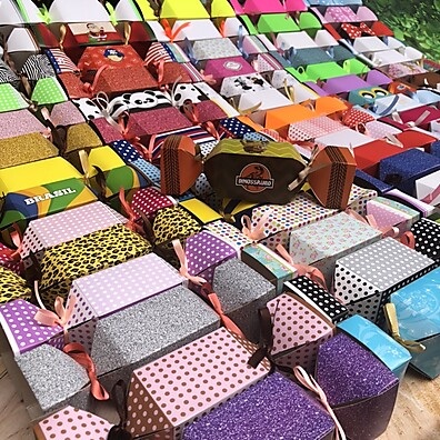 Caixa Surpresa Festa: 50 Cores e Doçura!