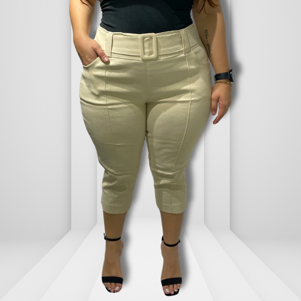 Calça Capri Feminina Plus Size com Cinto Alfaiataria
