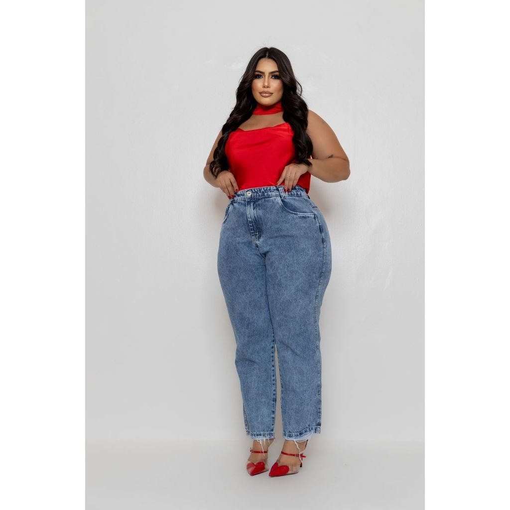 Calça Jeans Mom Plus Size Azul Marmorizado: Conforto e Estilo para Toda Silhueta