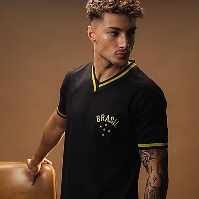 Camisa Brasil Retrô Preta: Estilo e Paixão!