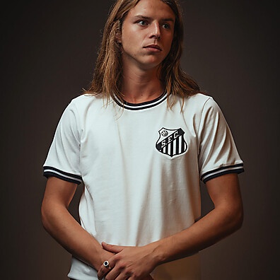 Camisa Santos Retrô: Reviva a História do Peixe!