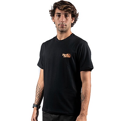 Camiseta Caveira Preta Red Nose: Estilo e Conforto