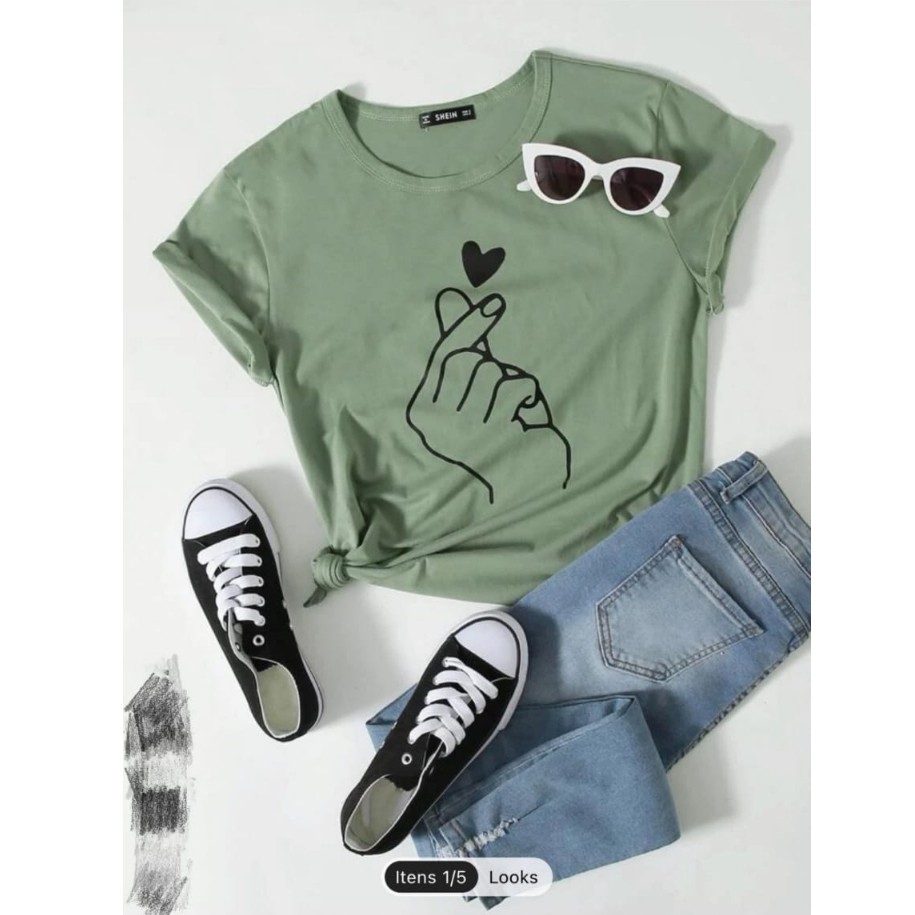 Camiseta Feminina Mão Coração: Estilo e Conforto em Um Só Look