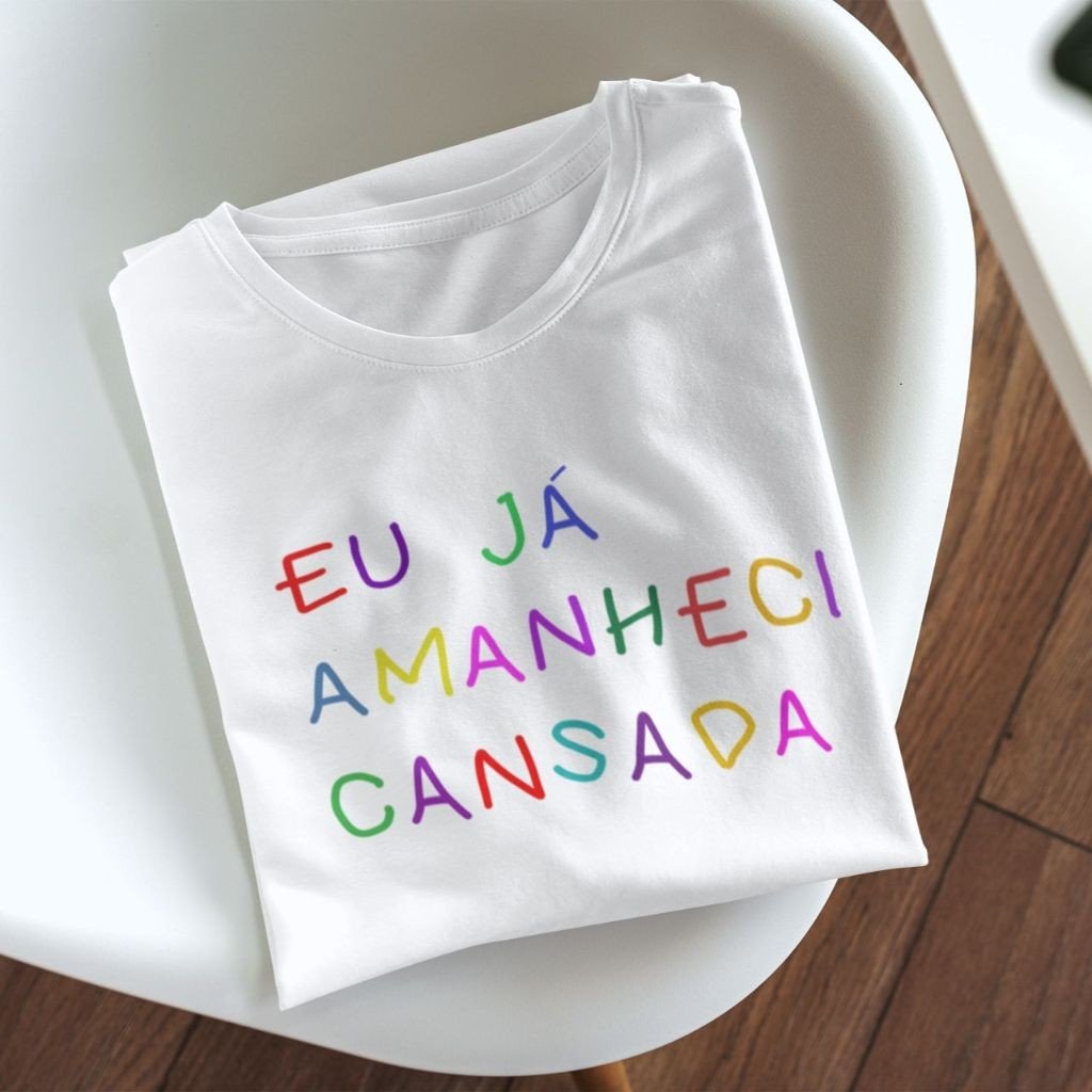 Camiseta "Já Amanheci Cansada": Meme e Conforto