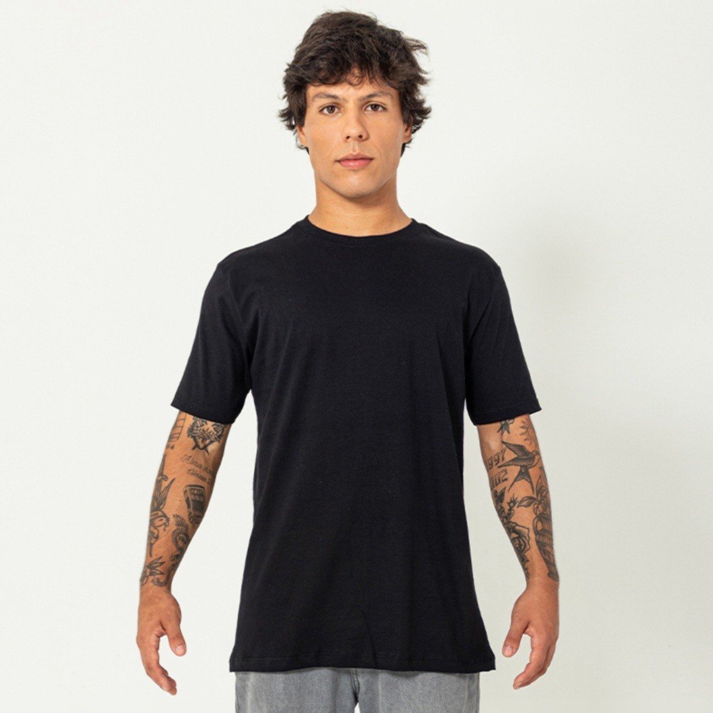 Camiseta Masculina Preta: Conforto e Estilo!