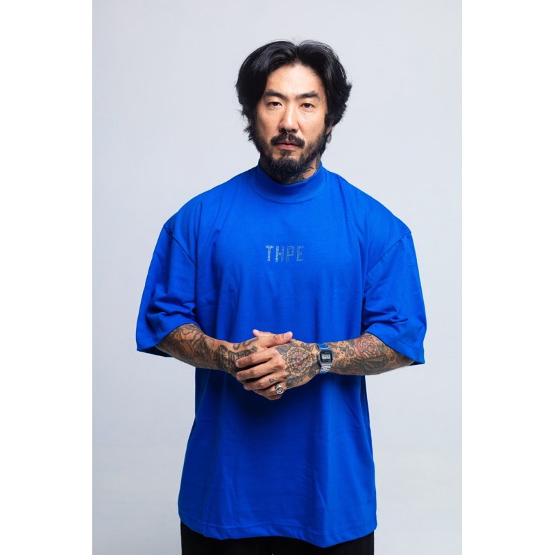 Camiseta Oversized Azul Royal com Strass – Estilo e Conforto
