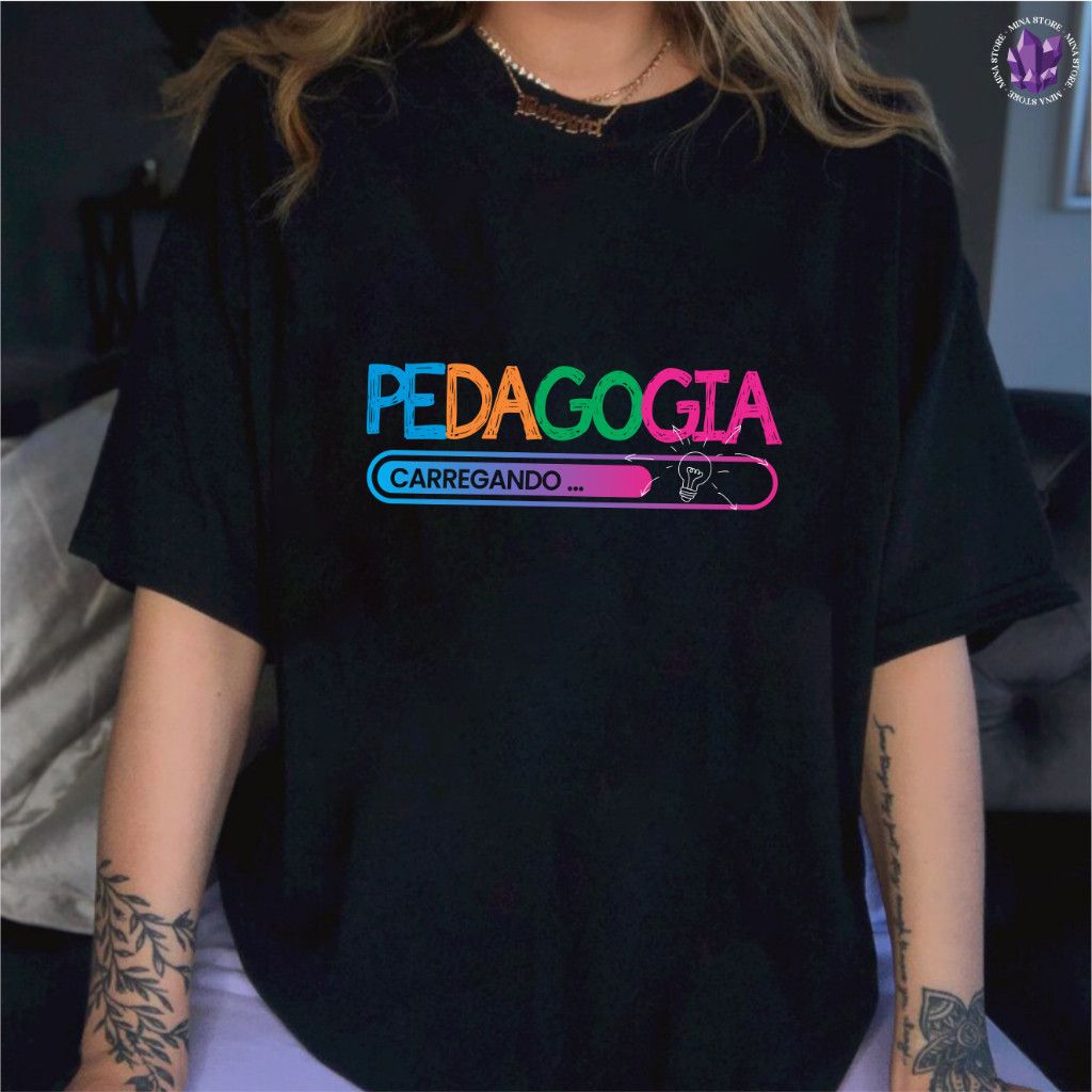 Camiseta Pedagogia: Estilo e Qualidade para Estudantes e Professores