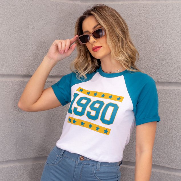 Camiseta Y2K: Reviva os Anos 90 e 2000!