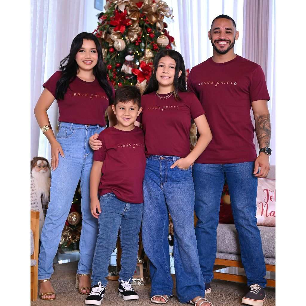 Camisetas Familiares com Estampa Jesus Marsala – 100% Algodão