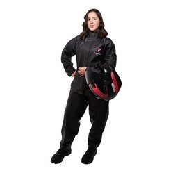 Capa de Chuva Feminina PVC: Proteção e Estilo