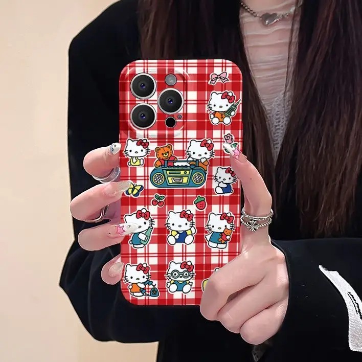 Capa Hello Kitty Xadrez: Estilo e Proteção!