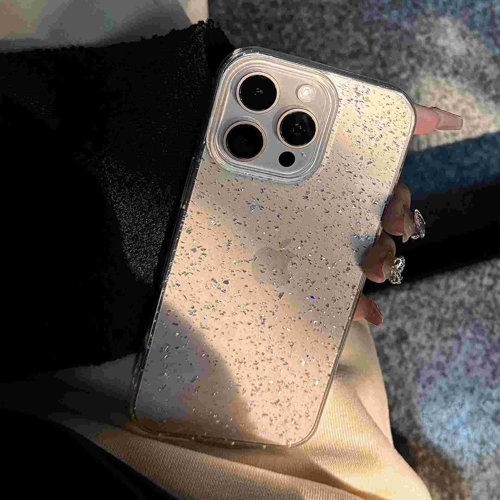 Capa iPhone 16/14: Elegância com Glitter