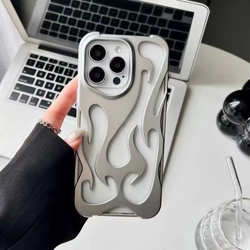 Capa iPhone 3D Chama: Estilo e Proteção Oca