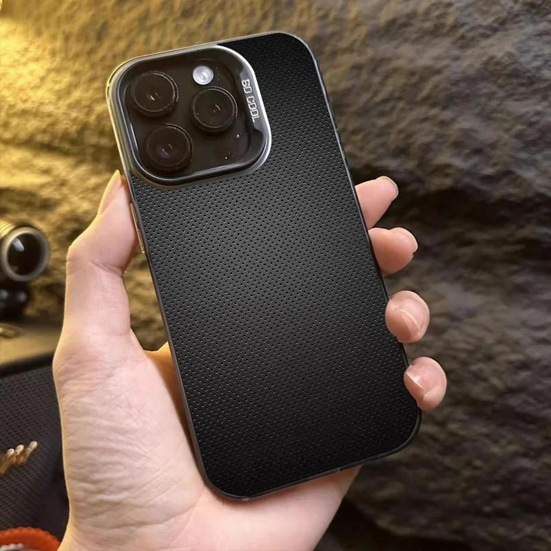 Capa iPhone Antiderrapante: Design em Grade Preta