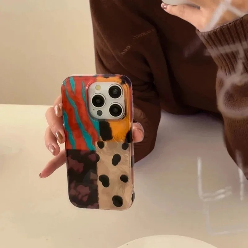 Capa iPhone: Estampa Onça Retrô e Proteção Total