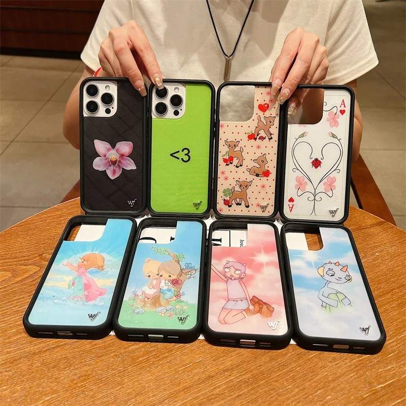 Capa iPhone Flores Lila Moss: Proteção e Estilo