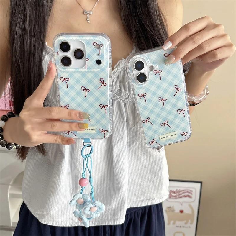 Capa iPhone: Xadrez Azul e Laço – Estilo Coreano!