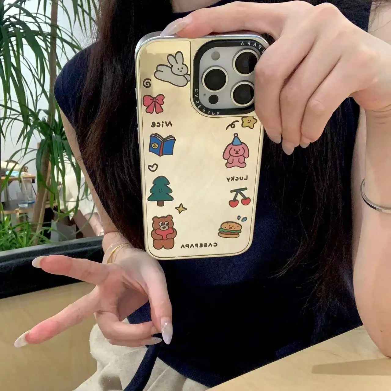 Capinha Espelhada para iPhone: Estilo e Proteção!