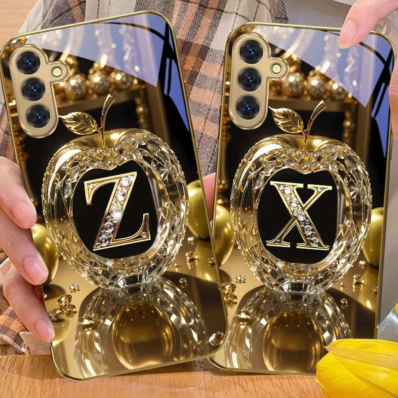 Capinha Golden Letter X: Elegância e Proteção
