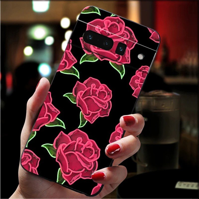 Capinha Google Pixel: Estilo e Proteção 'Rosa no Escuro'