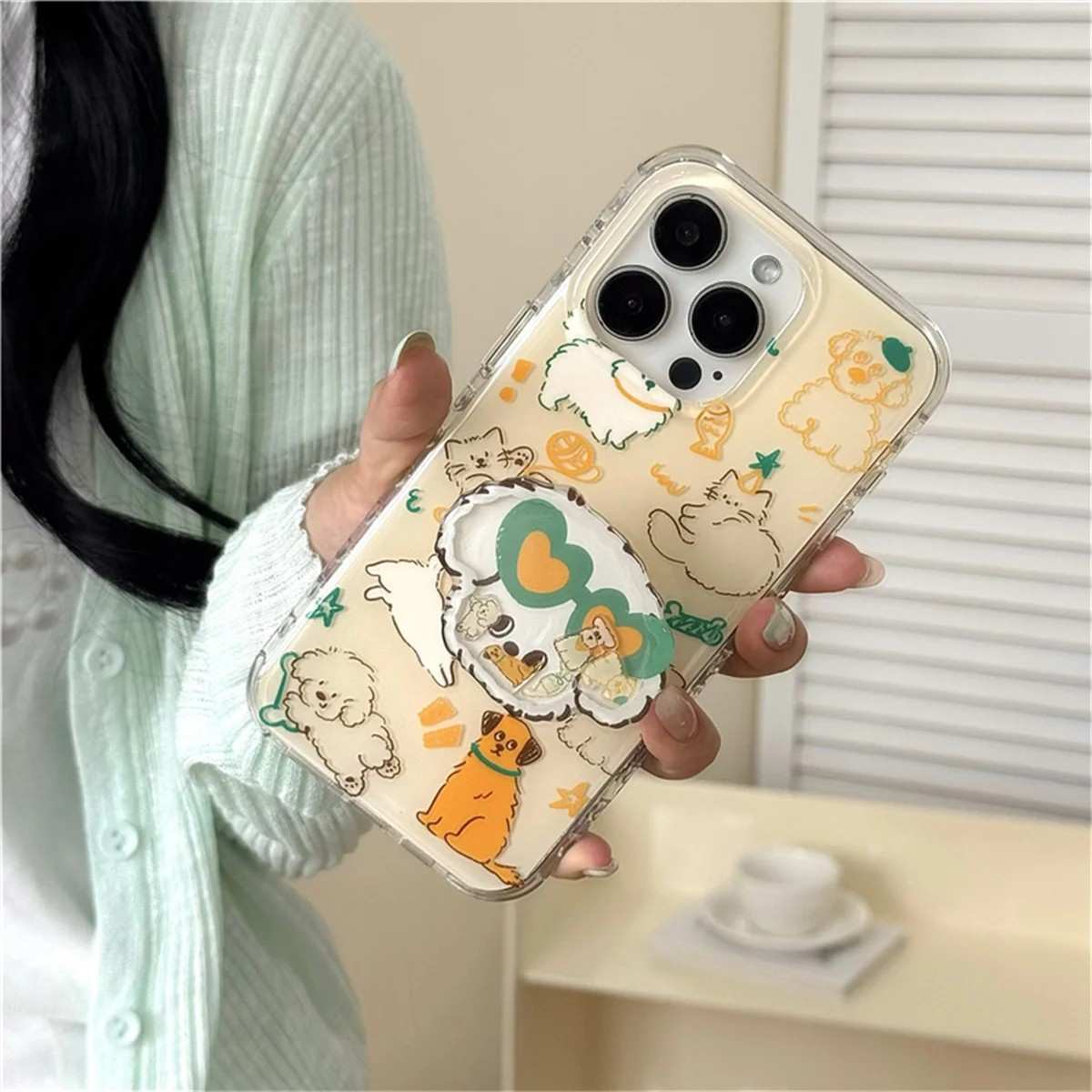 Capinha iPhone: Cachorros Fofos com Suporte!